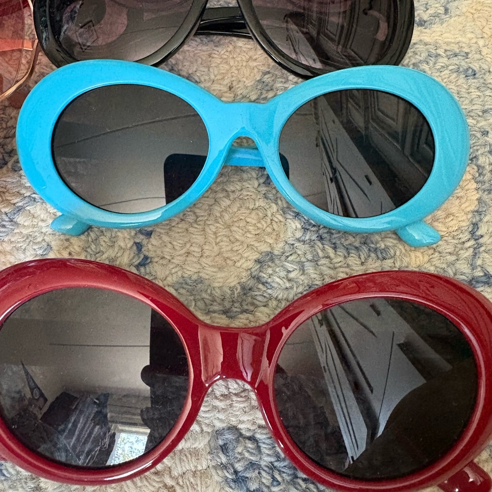 Assorted Women's Fashion Sunglasses - Red, Pink, Black, Blue, Nude, Purple - Picture 5 of 5
